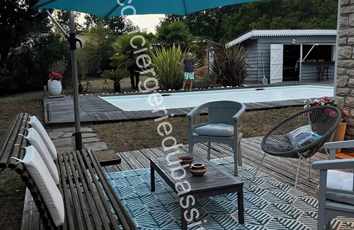 Le Porge Casa | Cottage with heated pool in a quiet forest setting