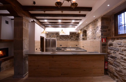 Zubiri Cabaña | Casa Rural con Jacuzzi, Barbacoa y Jardín