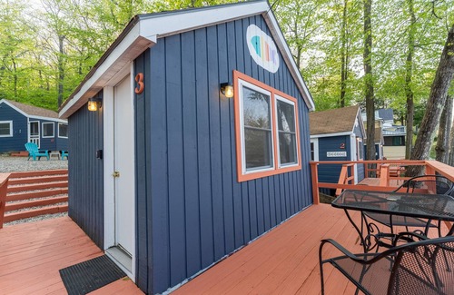 Alton Bay Cabina | Cottage with Lake Views & Access Now featuring AC Wi-FI and TV