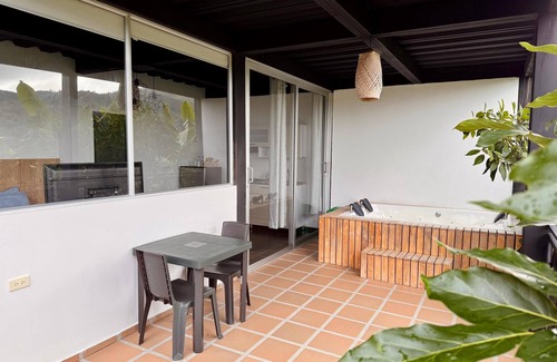 El Penol Cabina | CABAÑA CON PISCINA Y JACUZZI PEÑOL GUATAPE