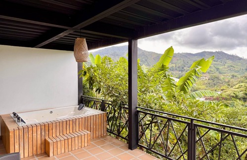 El Penol Cabina | CABAÑA CON PISCINA Y JACUZZI PEÑOL GUATAPE