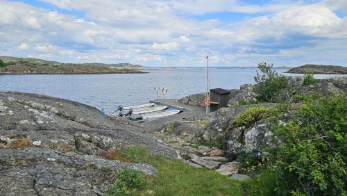 Roennaeng Casa | Cottage with sea view at Tjorn Island