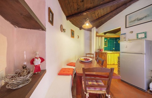 Baia Caddinas Casa | Casita de campo con terraza y vistas al mar; hay aparcamiento disponible en la calle