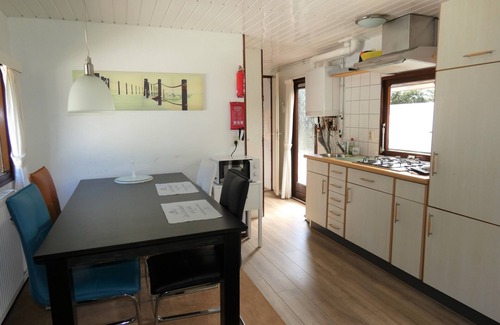 Marum Chalet De Esquí | Cottage with veranda for rent against forest edge, ideal for peace seekers