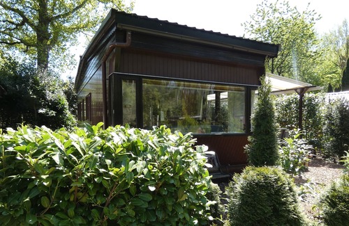 Marum Chalet De Esquí | Cottage with veranda for rent against forest edge, ideal for peace seekers