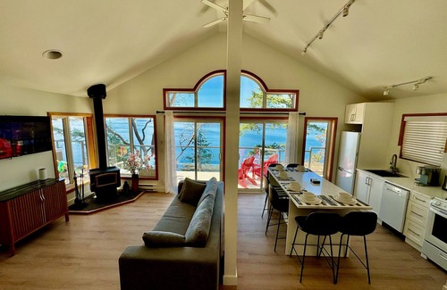 Pender Island Cabina | Cottage with West Suite at Sahhali on the Bluffs