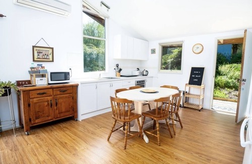 Don Valley Casa | Cottage-Yarra Valley-10 Acres-Breakfast Inc-15 Mins From Healesville & Warburton