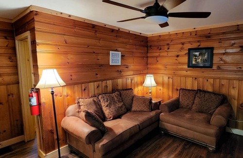 Lake Luzerne Cabaña | Cottages near Saratoga Springs