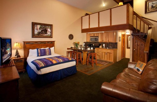 Taos Ski Valley Cabina | Cottam's Lodge by Alpine Village Suites