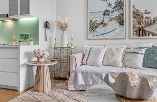Casuarina Apartamento | Cotton Beach 21 - Coastal Elegance with pool