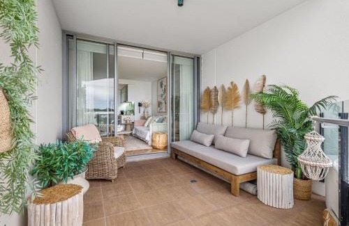 Casuarina Apartamento | Cotton Beach 21 - Coastal Elegance with pool