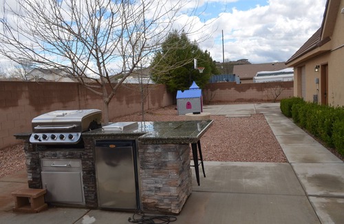 St. George Casa | Cottonwood Crossing Retreat 7 King Bedrooms, SLEEPS 36 PARKING GALORE