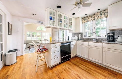 Cotuit Casa | Cotuit 5 bedroom, 3 bath home, pet friendly, great location! Will sleep up to 10+, Beach pass included