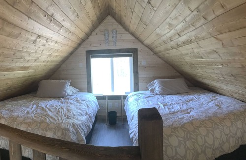 Valemount Cabina | Cougar Mountain Lodge (Cozy Mini Chalets/Cabins)