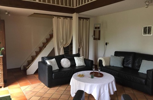Saint-Sulpice-de-Faleyrens Casa | Country house with enclosed garden, ideal for medium or long stays