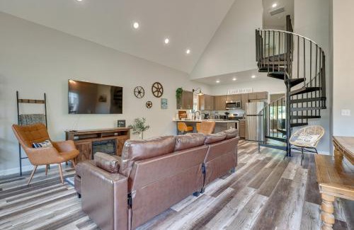 Counce Casa | Counce Vacation Rental with Private Deck Near Golf!
