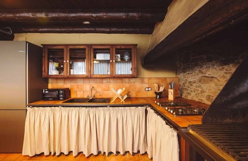 Sant Pere de Torelló Villa | Casa rural 'Mas Redortra' con vistas a la montaña, Wi-Fi y aire acondicionado