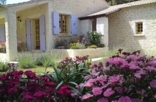 Montaren-et-Saint-Mediers Villa | Casa de campo con piscina y jacuzzi. WIFI gratuito.