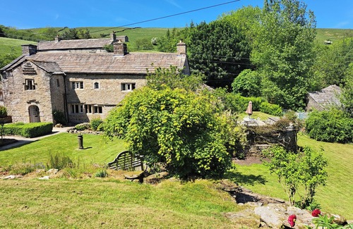 Worton Casa | Countersett Hall, beautiful Dales historic manor house near large lake