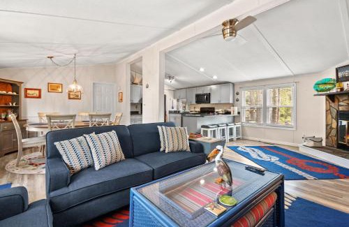 Birdsnest Casa | Counting Corks - Waterfront, Pet friendly, private dock!