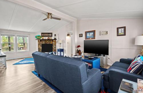 Birdsnest Casa | Counting Corks - Waterfront, Pet friendly, private dock!