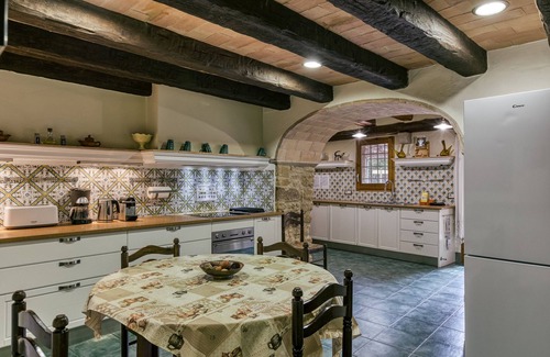 Llampaies Casa | Casa rural 'Cal Secretari' con piscina compartida, terraza privada y Wi-Fi