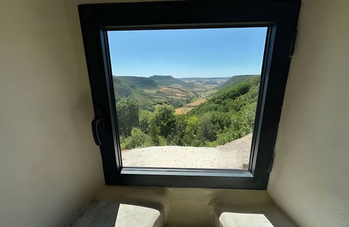 Saint-Georges-de-Luzencon Casa | Country House 'Labro' with Mountain View, Private Terrace and Wi-Fi