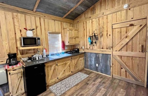 Eminence Cabina | Country and lovin’ it @ Robin’s Nest Cabin @ Current River/Jacks Fork River