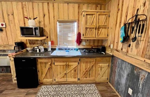 Eminence Cabina | Country and lovin’ it @ Robin’s Nest Cabin @ Current River/Jacks Fork River