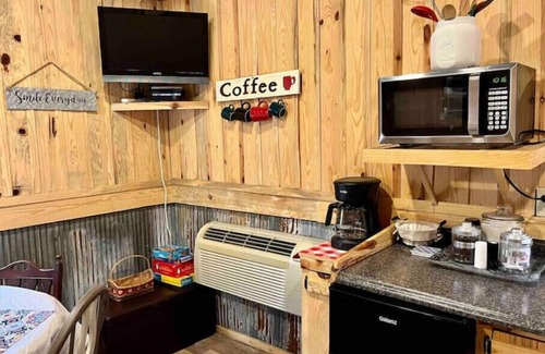 Eminence Cabina | Country and lovin’ it @ Robin’s Nest Cabin @ Current River/Jacks Fork River