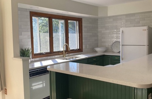 Saunderstown Casa | Country Beach Hideaway -10 min to Narragansett/Newport and beautiful RI beaches!