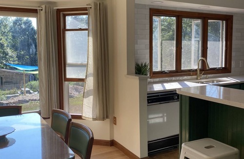 Saunderstown Casa | Country Beach Hideaway -10 min to Narragansett/Newport and beautiful RI beaches!