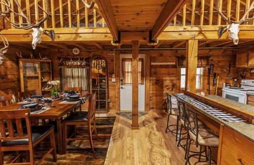 Marshland Cabina | Country Cabin Guest House