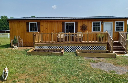 Monkton Cabina | Country cabin in horse country