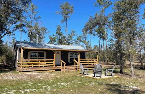 Clarksville Cabina | Country Cabin in Private Setting