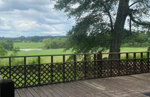 Farmerville Casa | Country cabin near the lake