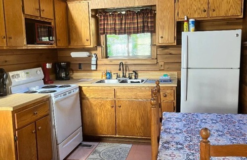 Lansing Cabina | Country Cabin within minutes of the New River Gorge National Park & Preserve.