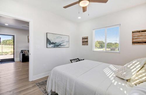 Loomis Casa | Country Charmer Single Story Cottage Pet Friendly