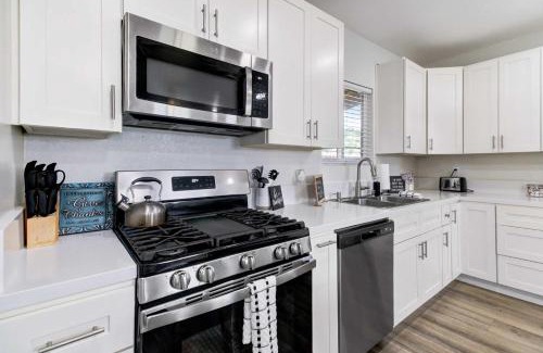 Loomis Casa | Country Charmer Single Story Cottage Pet Friendly