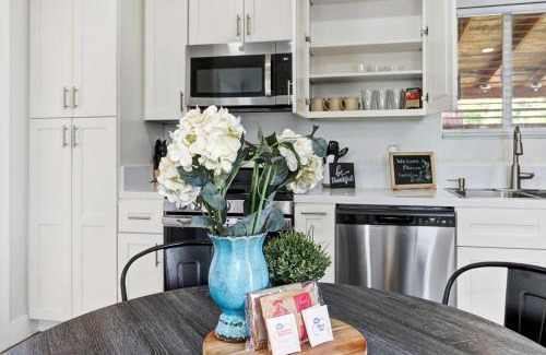Loomis Casa | Country Charmer Single Story Cottage Pet Friendly