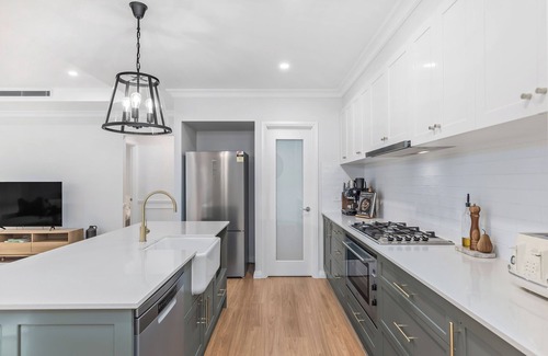 Moss Vale Casa | Country Charming. Enjoy your morning coffee with our cow neighbours!