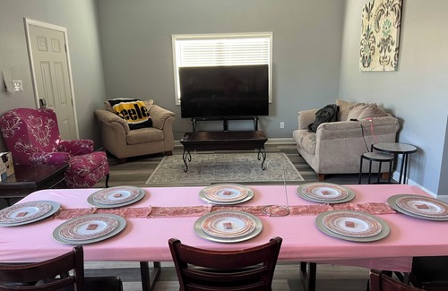 Brickeys Casa | Country Chic 3-bedroom house in peaceful Colt with all the amenities of home