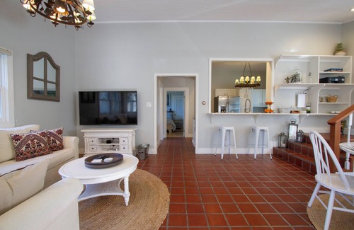 Healdsburg Casa | Country chic cottage and connected water tower next to Jordan winery