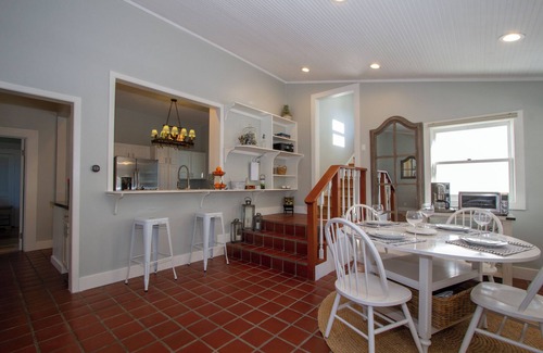 Healdsburg Casa | Country chic cottage and connected water tower next to Jordan winery