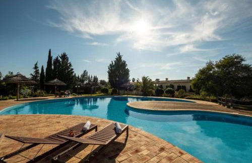 Alcantarilha Apartamento | Country chic duplex in Algarve