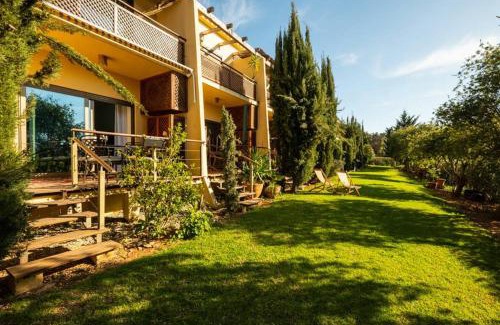 Alcantarilha Apartamento | Country chic duplex in Algarve
