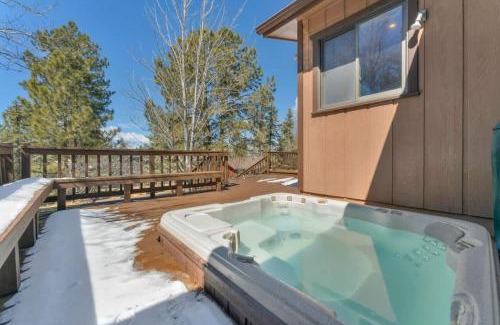 Flagstaff Casa | Country Club Cabin with Hot Tub