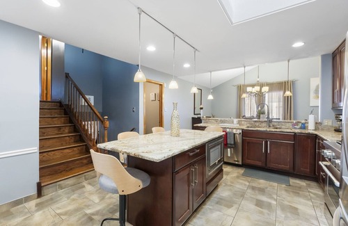 Country Club Hills Casa | Country Club Hills FHS Rental