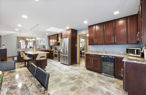 Country Club Hills Casa | Country Club Hills FHS Rental