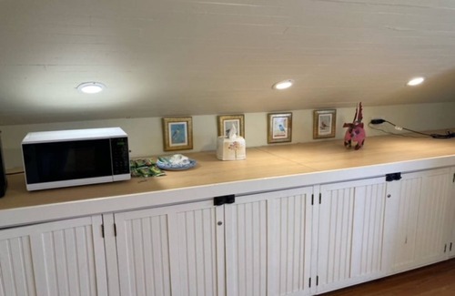 Kingston Springs Casa | Country Comfort near Nashville at the Flying Pig Inn